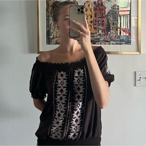 BcbgMaxAzria bohemian brown shirt/blouse with pattern, off the shoulder